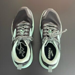 Women’s Brooks Cascadia 16 Trail Runners 10 Wide